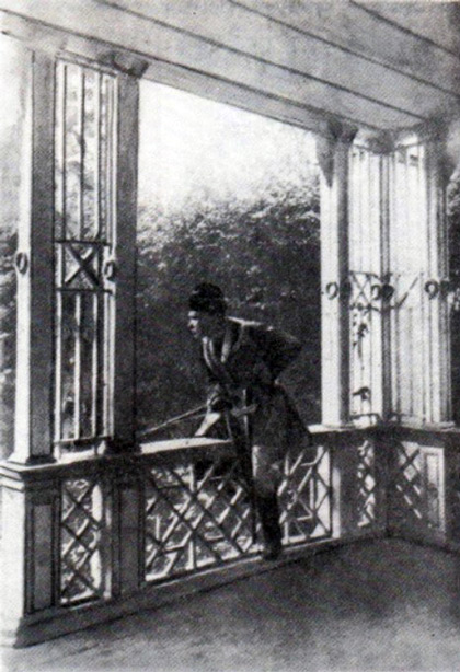 1897 год. Николай Рерих на террасе дома в Изваре